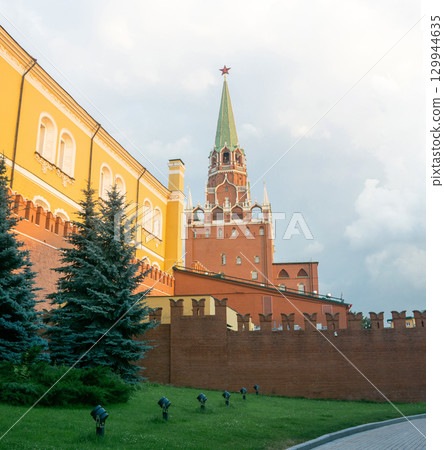 view to Troitskaya Tower of the Moscow Kremlin 129944635