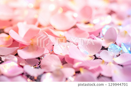 粉紅色閃光花瓣背景 129944701