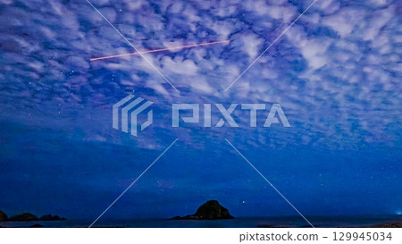 The sea and sky on a new moon night 129945034