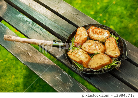 美式和歐式法式吐司 美式和歐式法式吐司 129945712