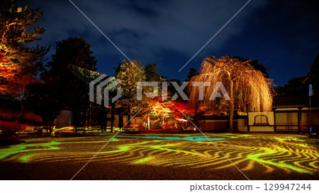 Kodaiji temple light illumination show at night in autumn, Kyoto Kodaiji temple light illumination show at night in autumn, Kyoto 129947244