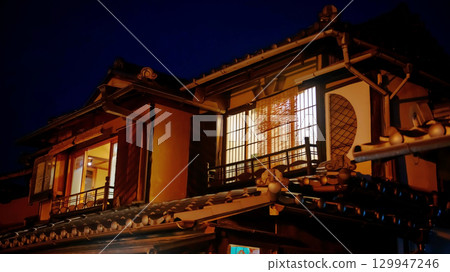 buildings of traditional shops, tea houses in Ninenzaka path at night, Kyoto 129947246