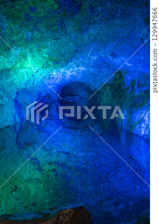 燈火通明的洞穴 129947666