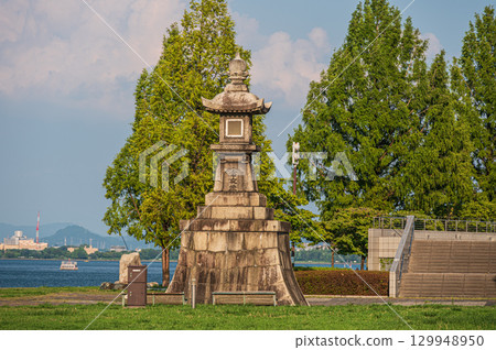 滋賀縣大津市琵琶湖畔渚公園石葉津的夜燈 129948950