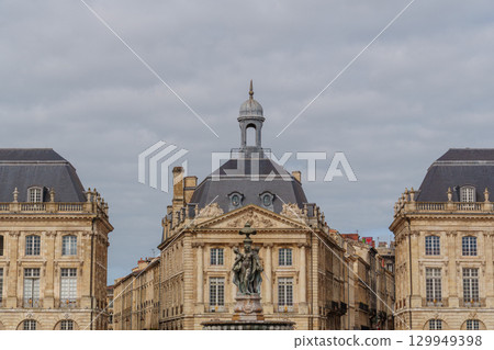 the city of Bordeaux at the garonne river in france the city of Bordeaux at the garonne river in france 129949398