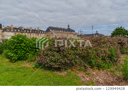 the city of Bordeaux at the garonne river in france the city of Bordeaux at the garonne river in france 129949426