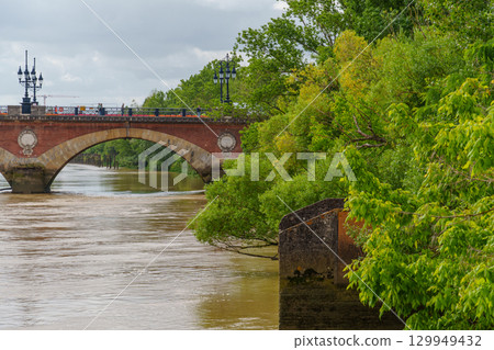 the city of Bordeaux at the garonne river in france the city of Bordeaux at the garonne river in france 129949432