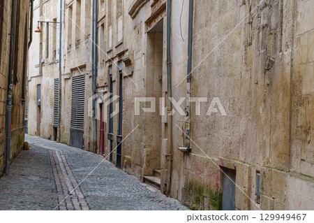 the city of Bordeaux at the garonne river in france the city of Bordeaux at the garonne river in france 129949467