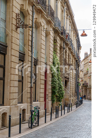 the city of Bordeaux at the garonne river in france the city of Bordeaux at the garonne river in france 129949472