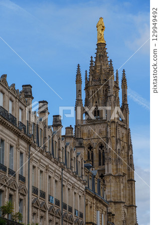 the city of Bordeaux at the garonne river in france the city of Bordeaux at the garonne river in france 129949492