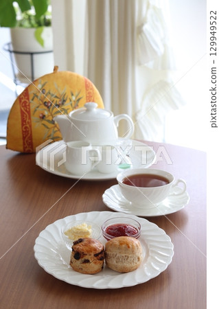 Delicious sweets 129949522