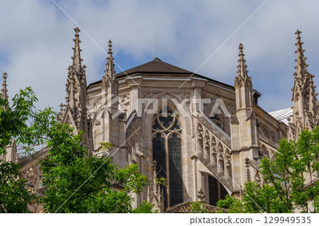 the city of Bordeaux at the garonne river in france the city of Bordeaux at the garonne river in france 129949535