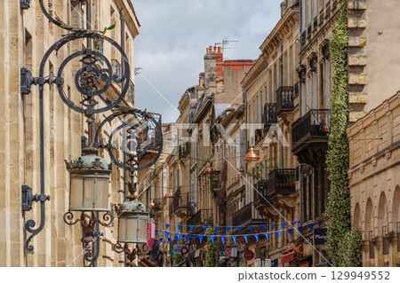 the city of Bordeaux at the garonne river in france the city of Bordeaux at the garonne river in france 129949552