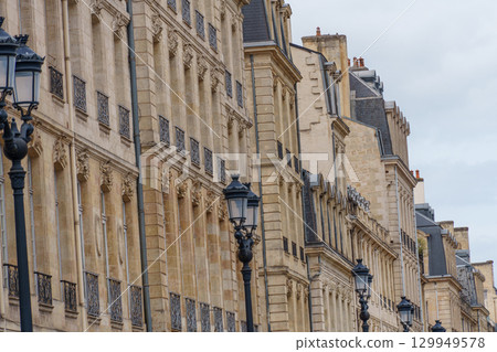 the city of Bordeaux at the garonne river in france the city of Bordeaux at the garonne river in france 129949578
