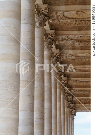 the city of Bordeaux at the garonne river in france the city of Bordeaux at the garonne river in france 129949588