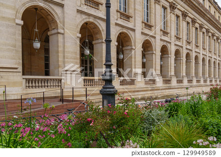 the city of Bordeaux at the garonne river in france the city of Bordeaux at the garonne river in france 129949589