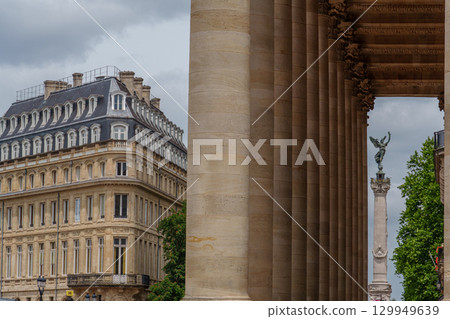 the city of Bordeaux at the garonne river in france the city of Bordeaux at the garonne river in france 129949639