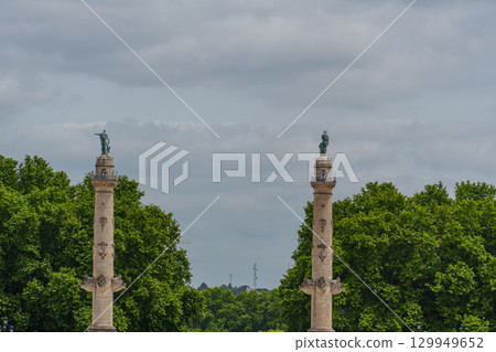 the city of Bordeaux at the garonne river in france the city of Bordeaux at the garonne river in france 129949652