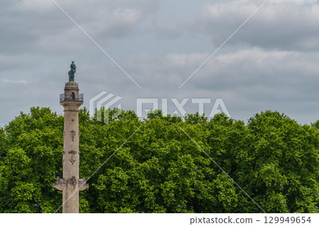 the city of Bordeaux at the garonne river in france the city of Bordeaux at the garonne river in france 129949654