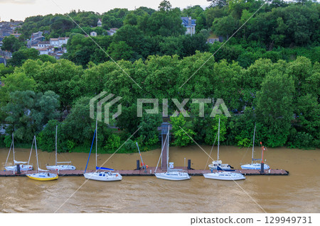 the city of Bordeaux at the garonne river in france the city of Bordeaux at the garonne river in france 129949731