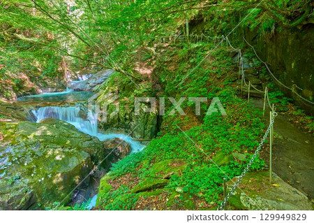View of Mie Falls from the viewing platform in Nishizawa Valley, Yamanashi City, Yamanashi Prefecture 129949829