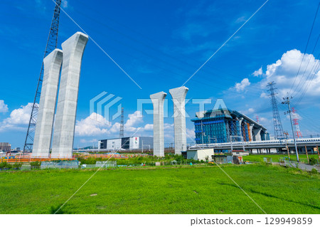 Construction site of the Shin-Meishin Expressway, which crosses the Tokaido Shinkansen line, in Takatsuki City, Osaka Prefecture Construction site of the Shin-Meishin Expressway, which crosses the Tokaido Shinkansen line, in Takatsuki City, Osaka Prefecture 129949859