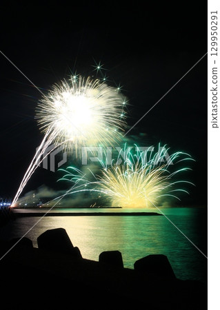 Gion Kashiwazaki Festival large fireworks display of the sea 129950291