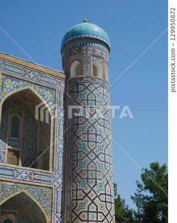 蒂拉卡里伊斯蘭教學校的尖塔（烏茲別克撒馬爾罕） 129950872