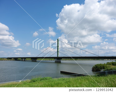 Tone river bank 129951042