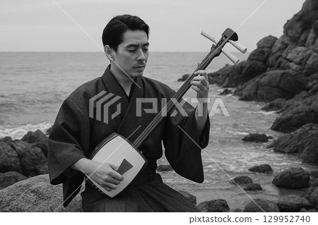 Shamisen player 129952740
