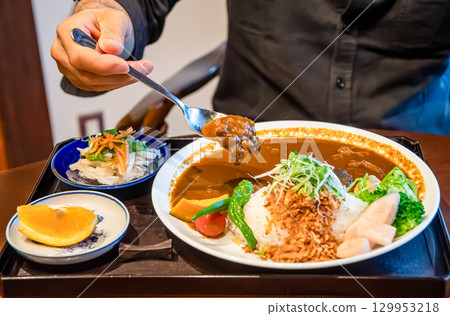 辣但不會太辣的咖哩 辣但不會太辣的咖哩 129953218