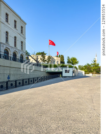 Istanbul's modern cityscape with the Turkish flag. 129953554