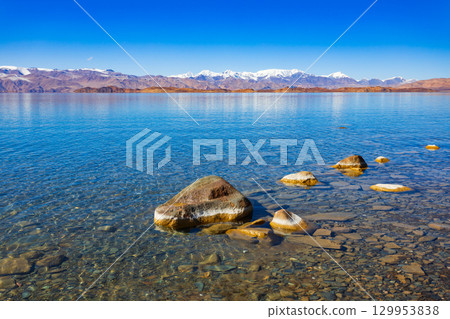 Karakul lake in the Pamir Mountains in Tajikistan 129953838