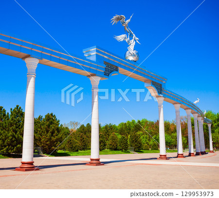 Ezgulik Arch at Independence square, Tashkent 129953973