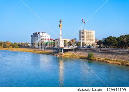 State emblem monument at Syrdarya river, Khujand 129954199