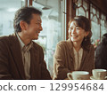 談話的資深夫婦 129954684