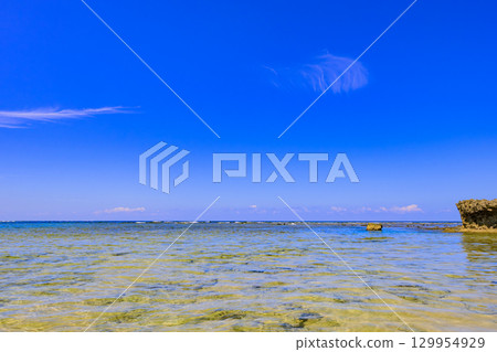 The beaches of Ishigaki Island, with their beautiful tropical seas and coral reefs 129954929