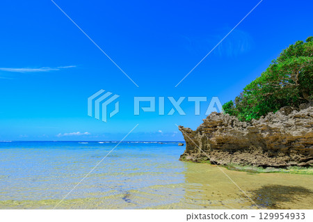 Ishigaki Island Crystal Beach: Beautiful clear waters and lush greenery 129954933