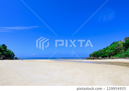 Ishigaki Island Crystal Beach: Beautiful clear waters and lush greenery Ishigaki Island Crystal Beach: Beautiful clear waters and lush greenery 129954935