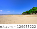 The spectacular summer scenery of Ishigaki Island's Crystal Beach, with its blue sea and white sand 129955222