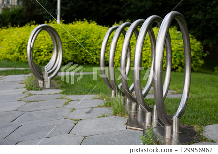 Sleek modern bicycle parking structure made of durable metal, offering secure solution for bike storage. Perfect for promoting sustainable transportation and enhancing urban mobility 129956962