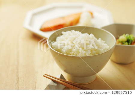 Rice, Breakfast, Japanese set meal (white rice, grilled salmon, cold tofu) Rice, Breakfast, Japanese set meal (white rice, grilled salmon, cold tofu) 129957510