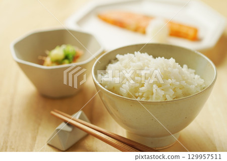 Rice, Breakfast, Japanese set meal (white rice, grilled salmon, cold tofu) 129957511