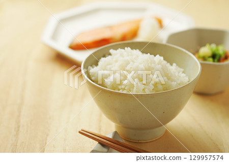Rice, Breakfast, Japanese set meal (white rice, grilled salmon, cold tofu) 129957574