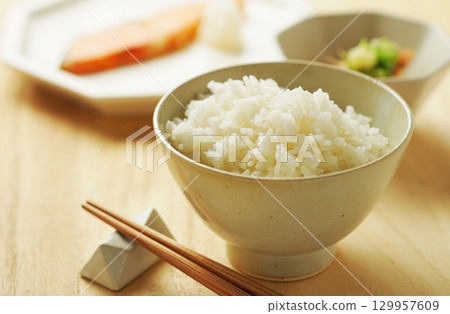 Rice, Breakfast, Japanese set meal (white rice, grilled salmon, cold tofu) 129957609