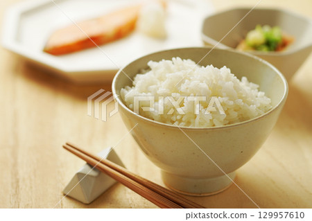 Rice, Breakfast, Japanese set meal (white rice, grilled salmon, cold tofu) 129957610