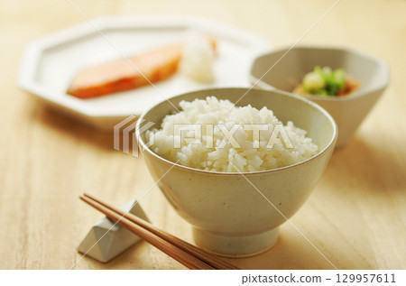 Rice, Breakfast, Japanese set meal (white rice, grilled salmon, cold tofu) 129957611