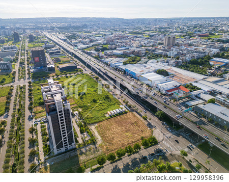 台灣台中市台中環線、台74線及市區鳥瞰圖 129958396