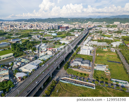台灣台中市台中環線、台74線及市區鳥瞰圖 129958398
