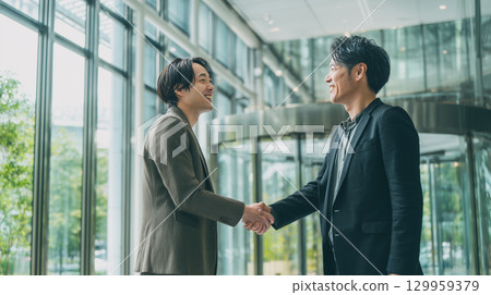 商業夥伴關係握手 商業夥伴關係握手 129959379